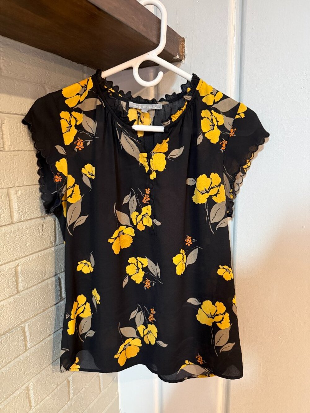 Danielrainn Black Floral Ruffle-Neck Blouse — Size PS ($24)